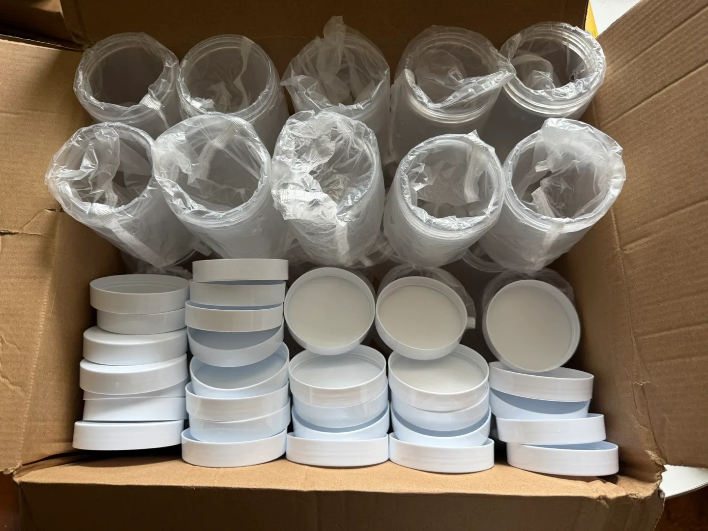 30 10oz plastic jars with lids