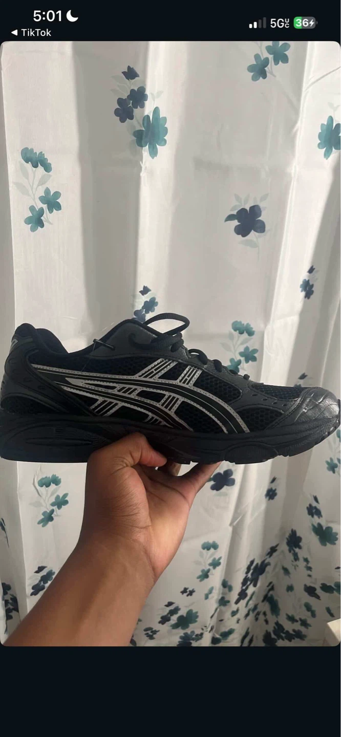 Selling black asics negotiable