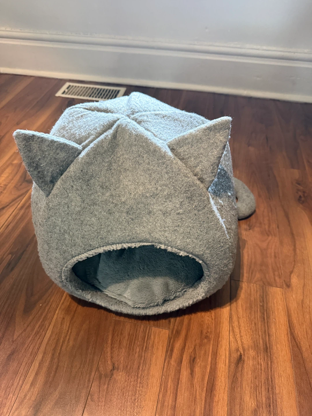 Cute grey cat cave / bed - photo 2