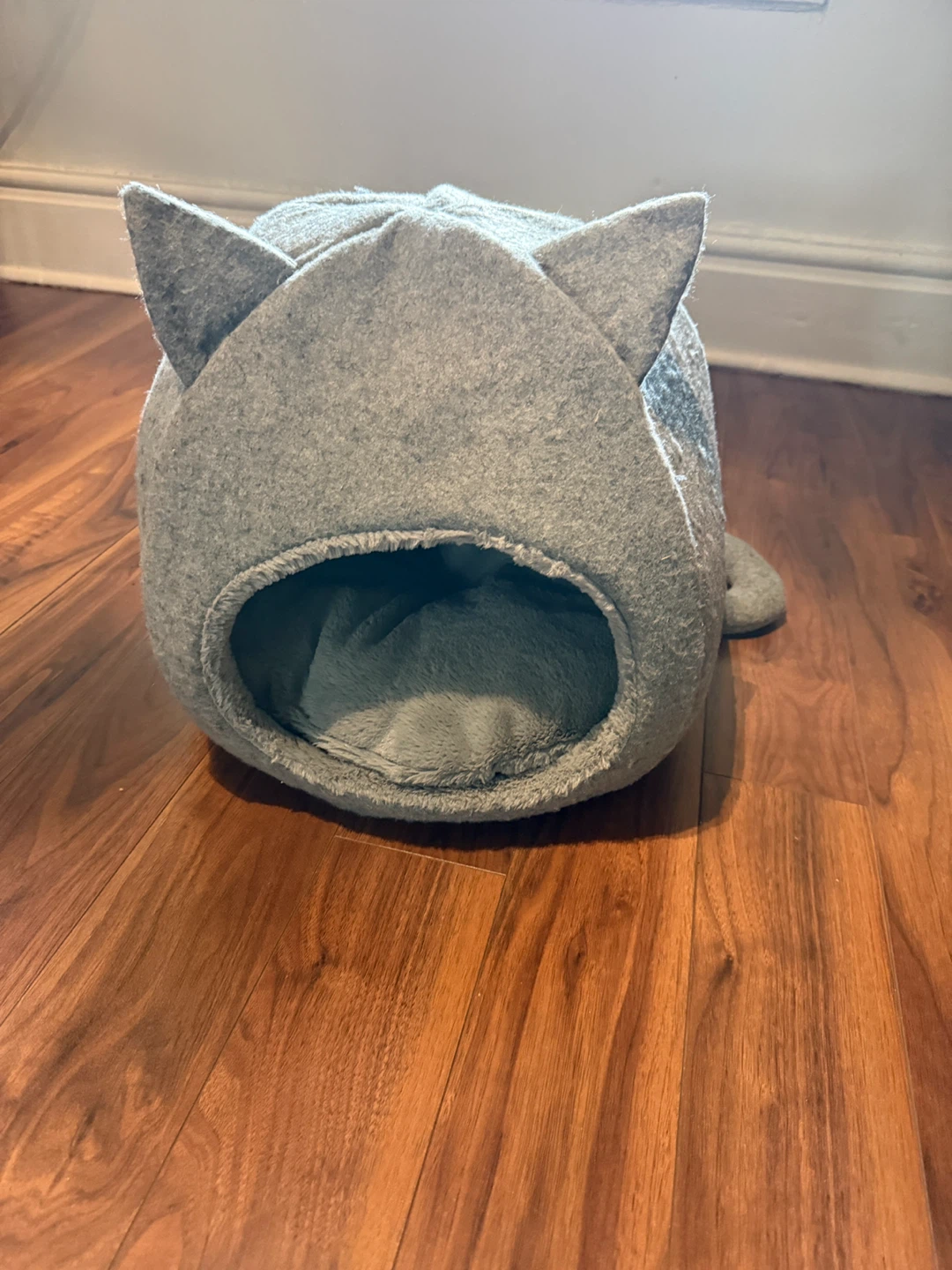 Cute grey cat cave / bed
