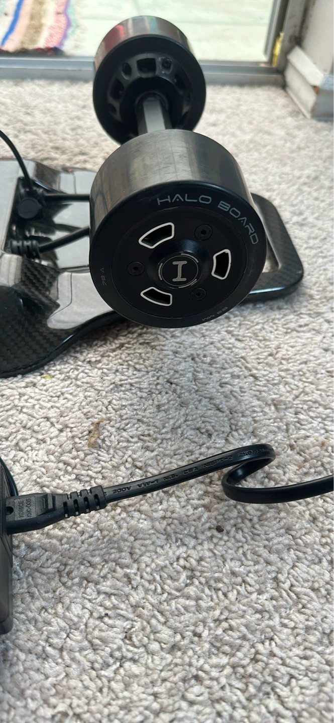 Read description- Halo Board Carbon Edition Electric Skateboard - photo 3