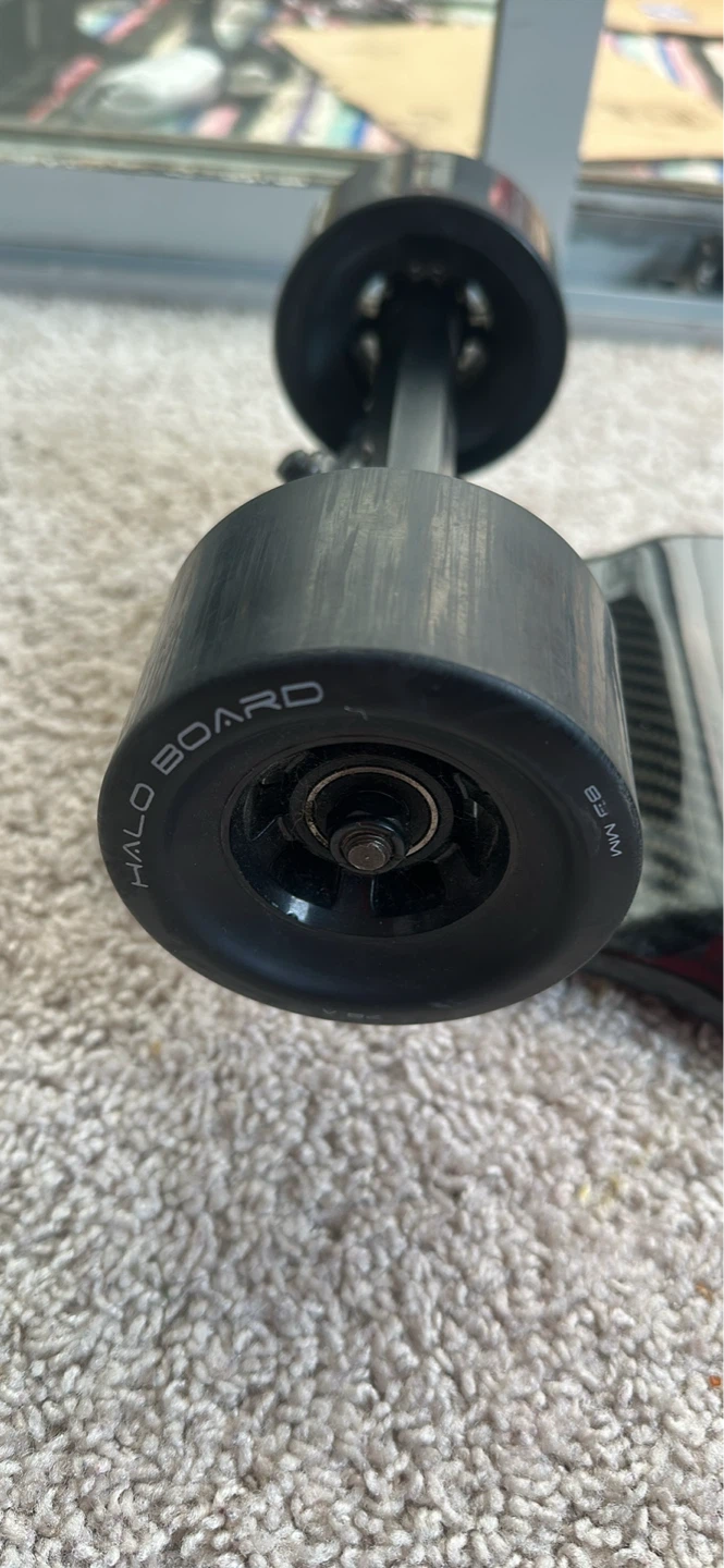Read description- Halo Board Carbon Edition Electric Skateboard - photo 4