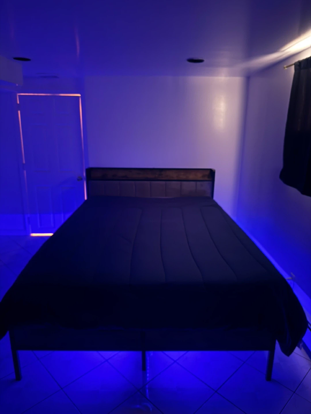 Modern Queen Bed Frame with Mattress, USB Ports & LED Lights - photo 4