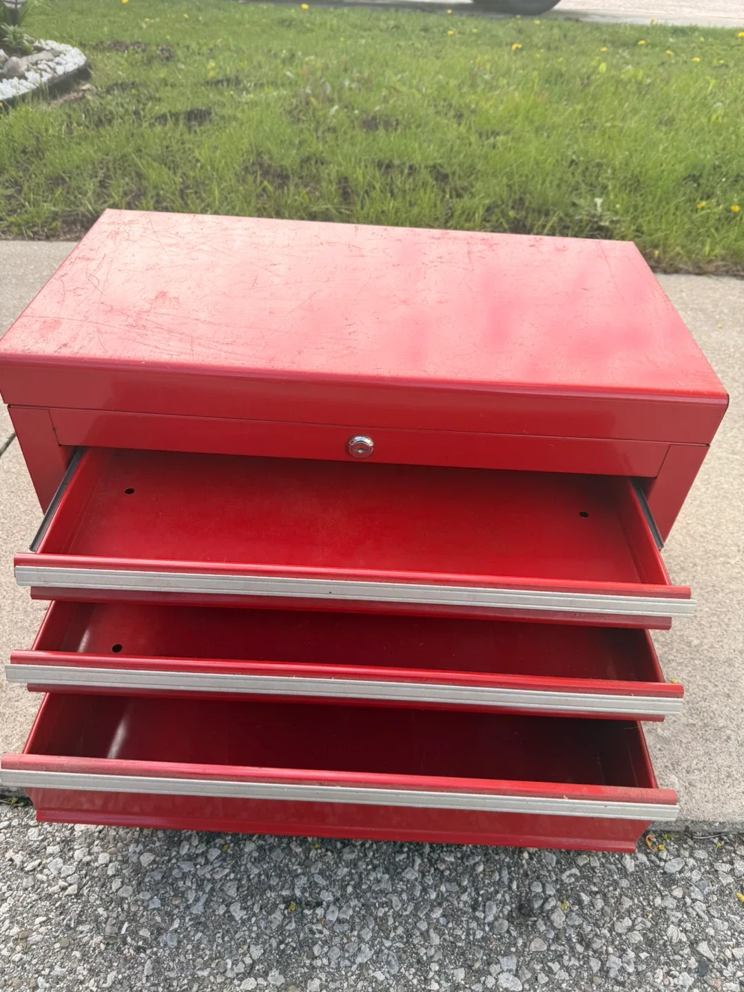 Red 4-Drawer Metal Tool Chest