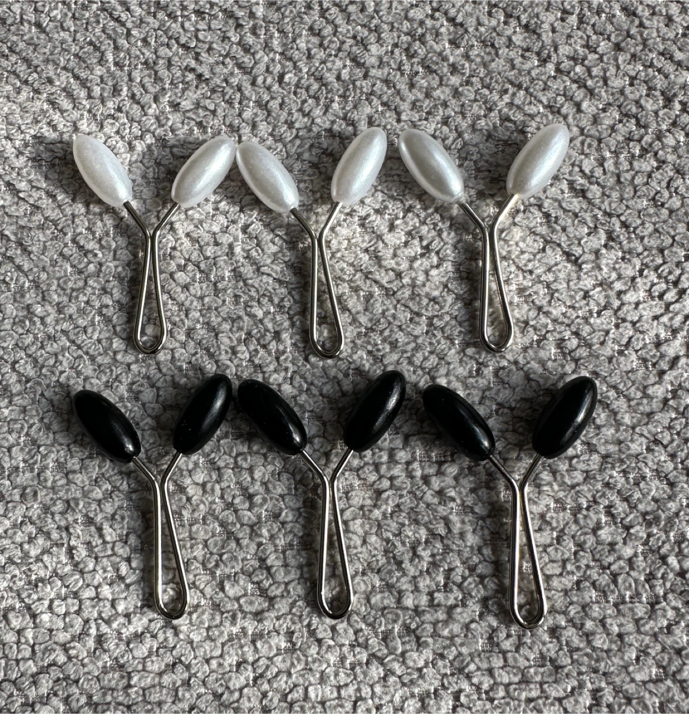 Set of 6 Scarf Clips - Black and  White