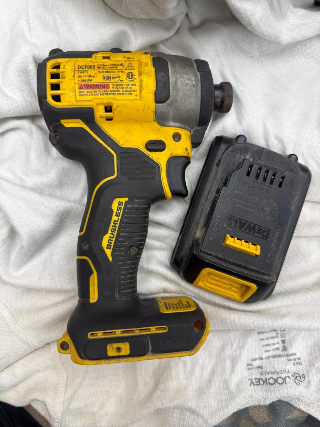 DeWalt 20V Brushless Impact Wrench - photo 3