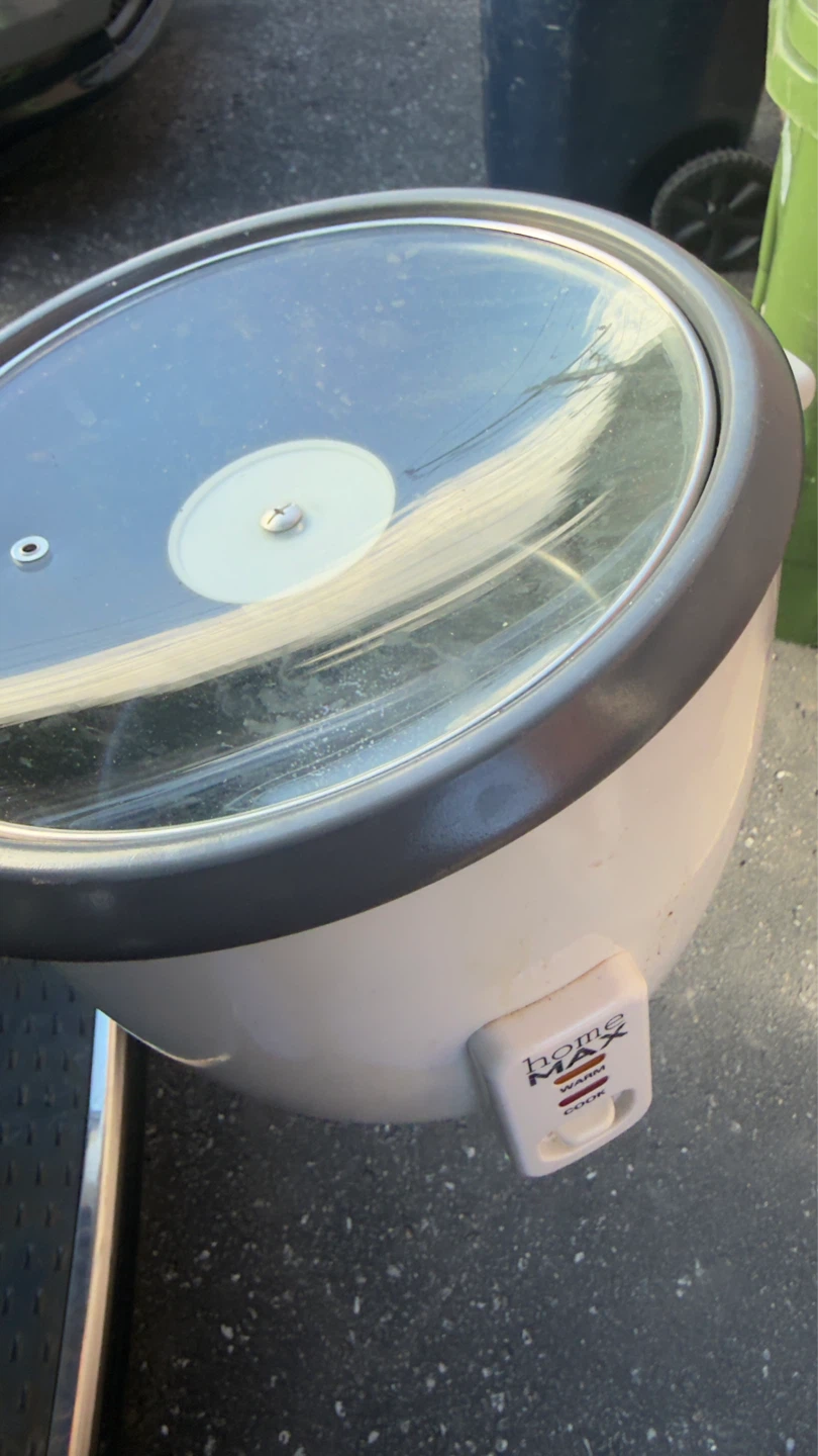 Small rice cooker
