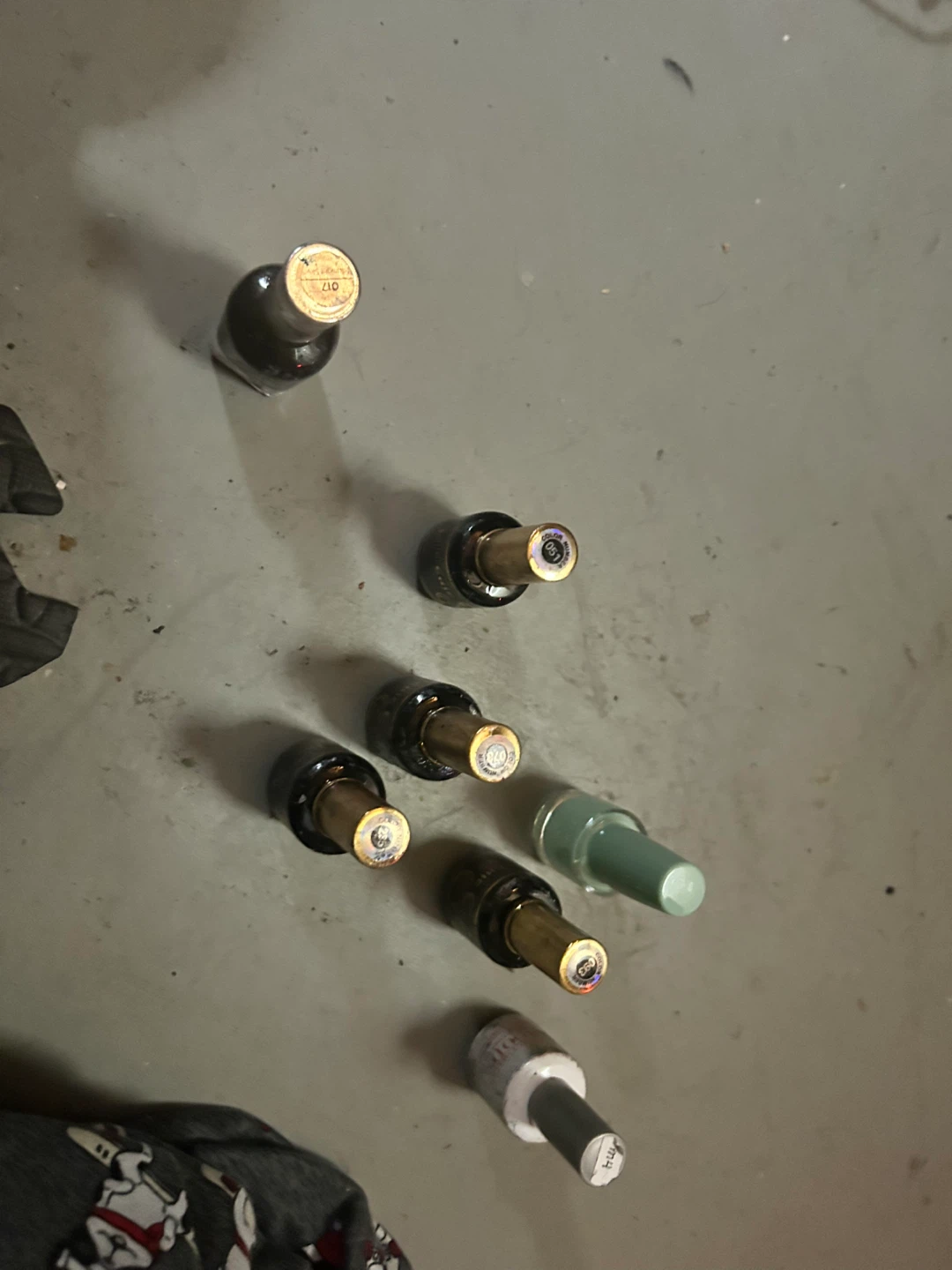 Assorted Nail Polish Bottles - photo 2