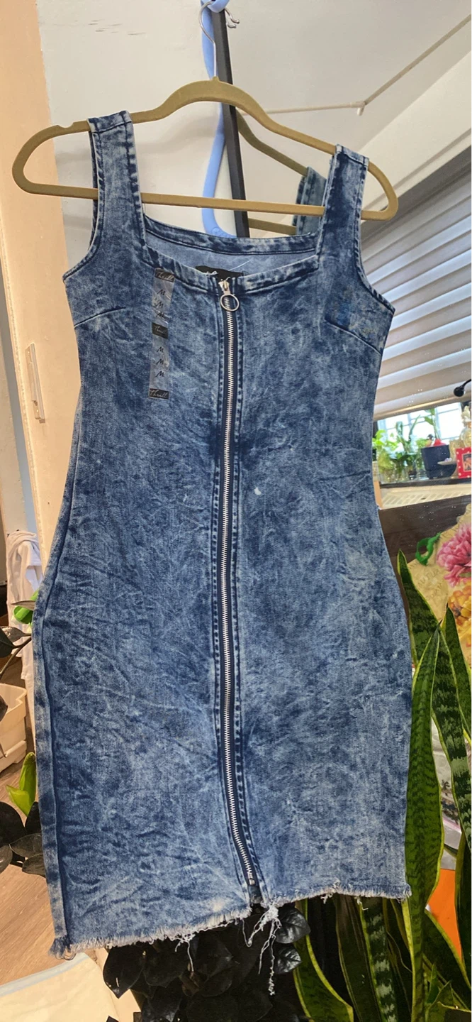 Stretchy women’s Jean dress pull up zipper size medium