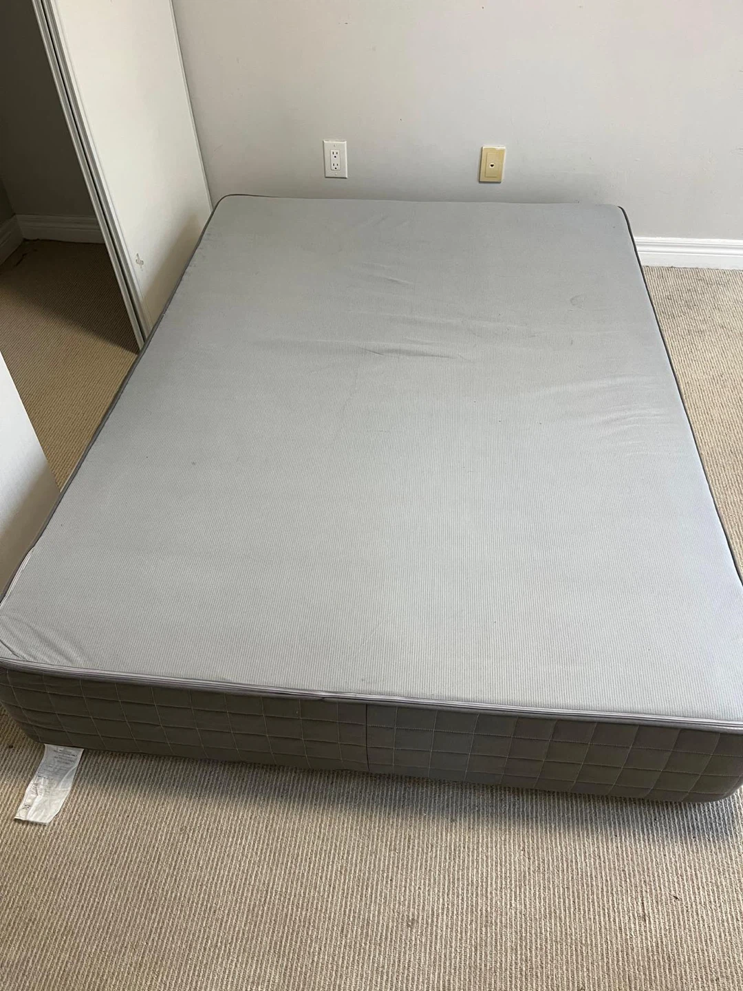 ALMOST NEW MATTRESS FOR FREE PICK UP ONLY - photo 3