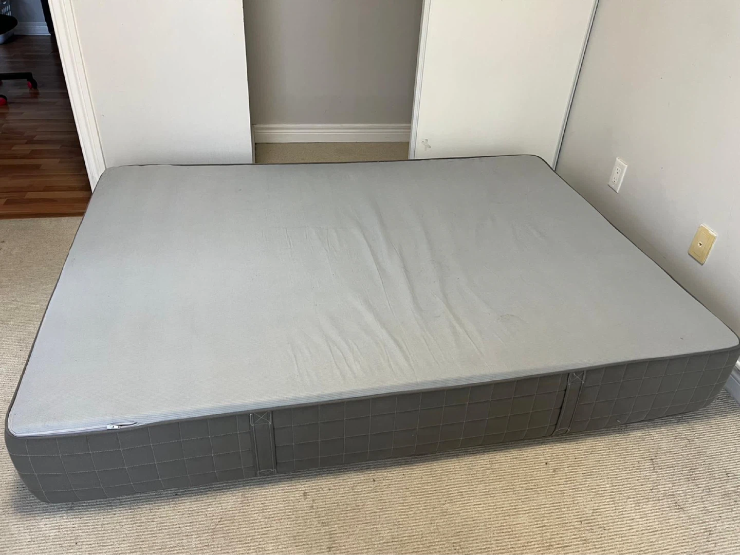 ALMOST NEW MATTRESS FOR FREE PICK UP ONLY - photo 2