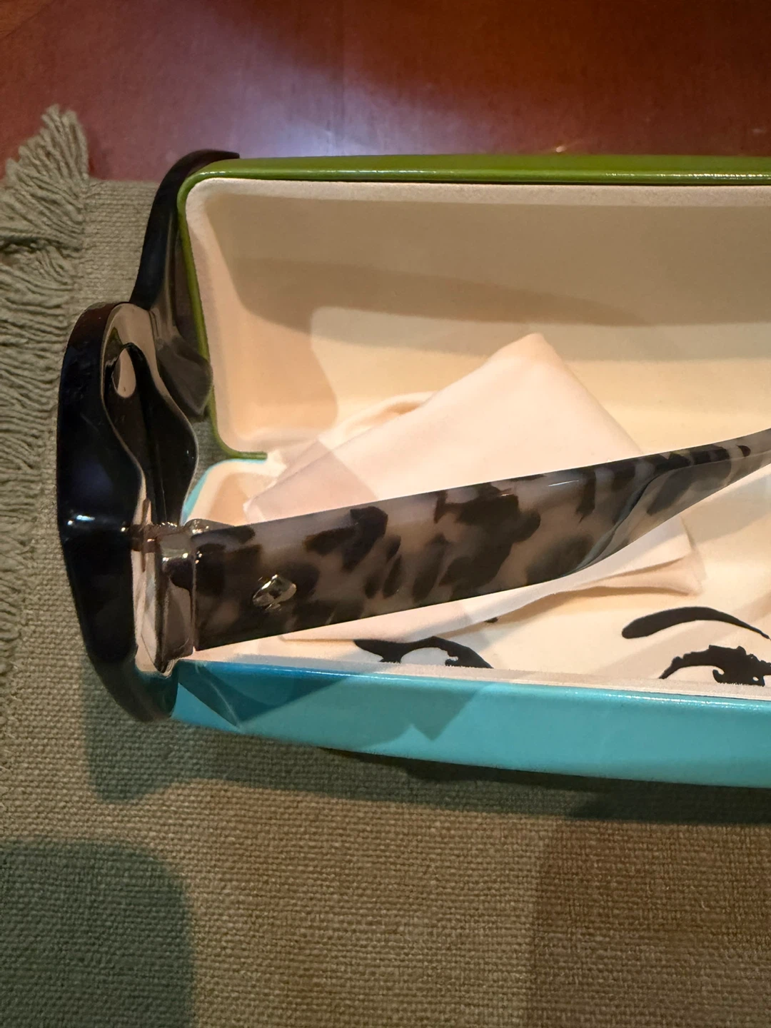 Kate Spade Sunglasses with Case - photo 2