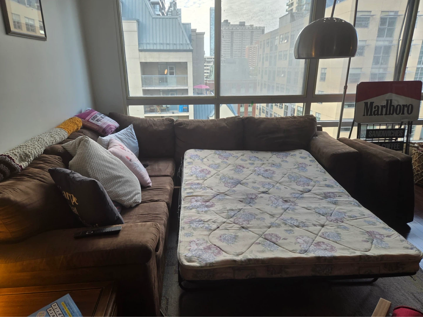 Brown sectional w pullout bed - photo 3