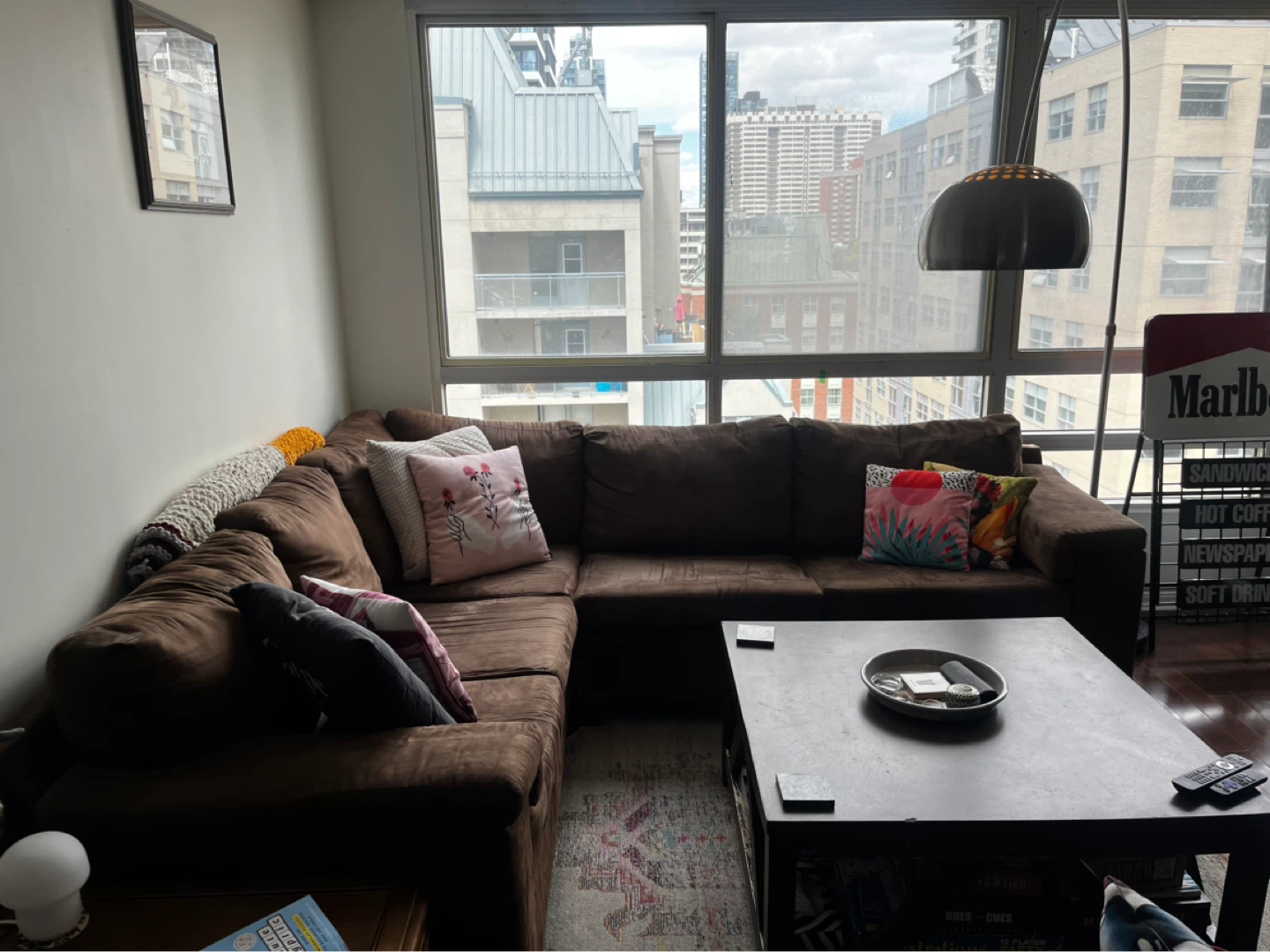 Brown sectional w pullout bed - photo 2