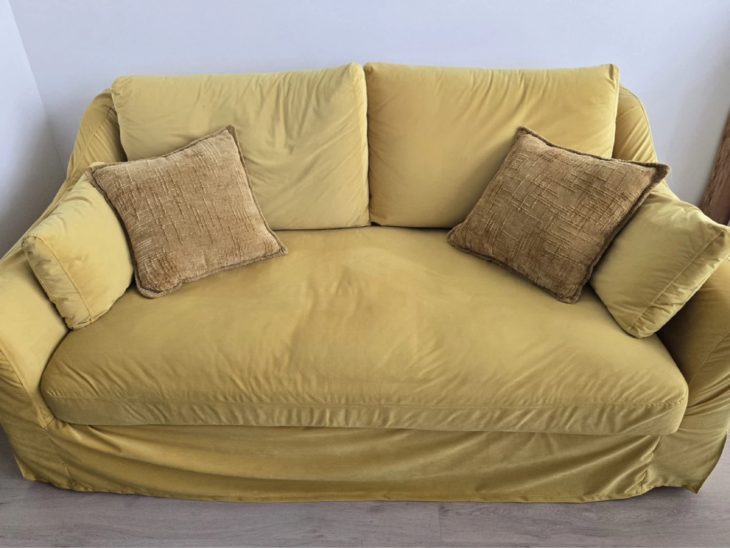 Farlov IKEA loveseat