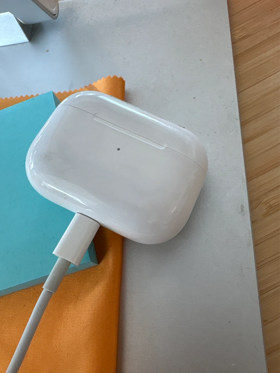 Apple AirPods Pro Charging Case (White)
