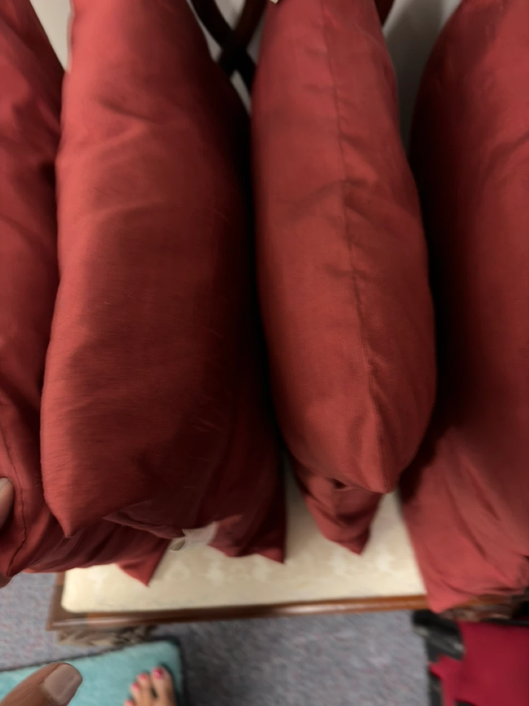 Set of 4 Red Throw Pillows - photo 2