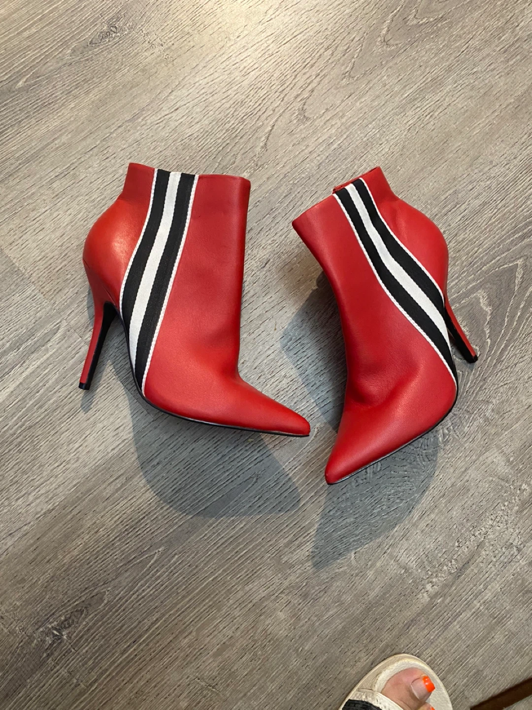 Steve Madden women’s stiletto booties red black &white - photo 2