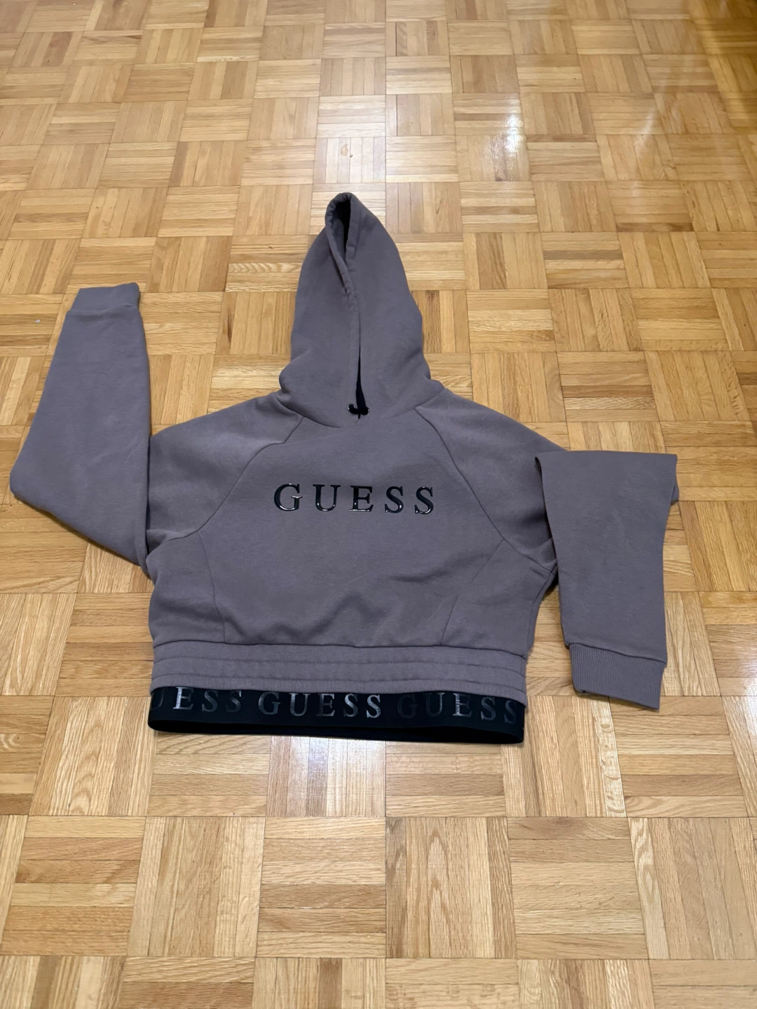 GUESS Cropped Hoodie