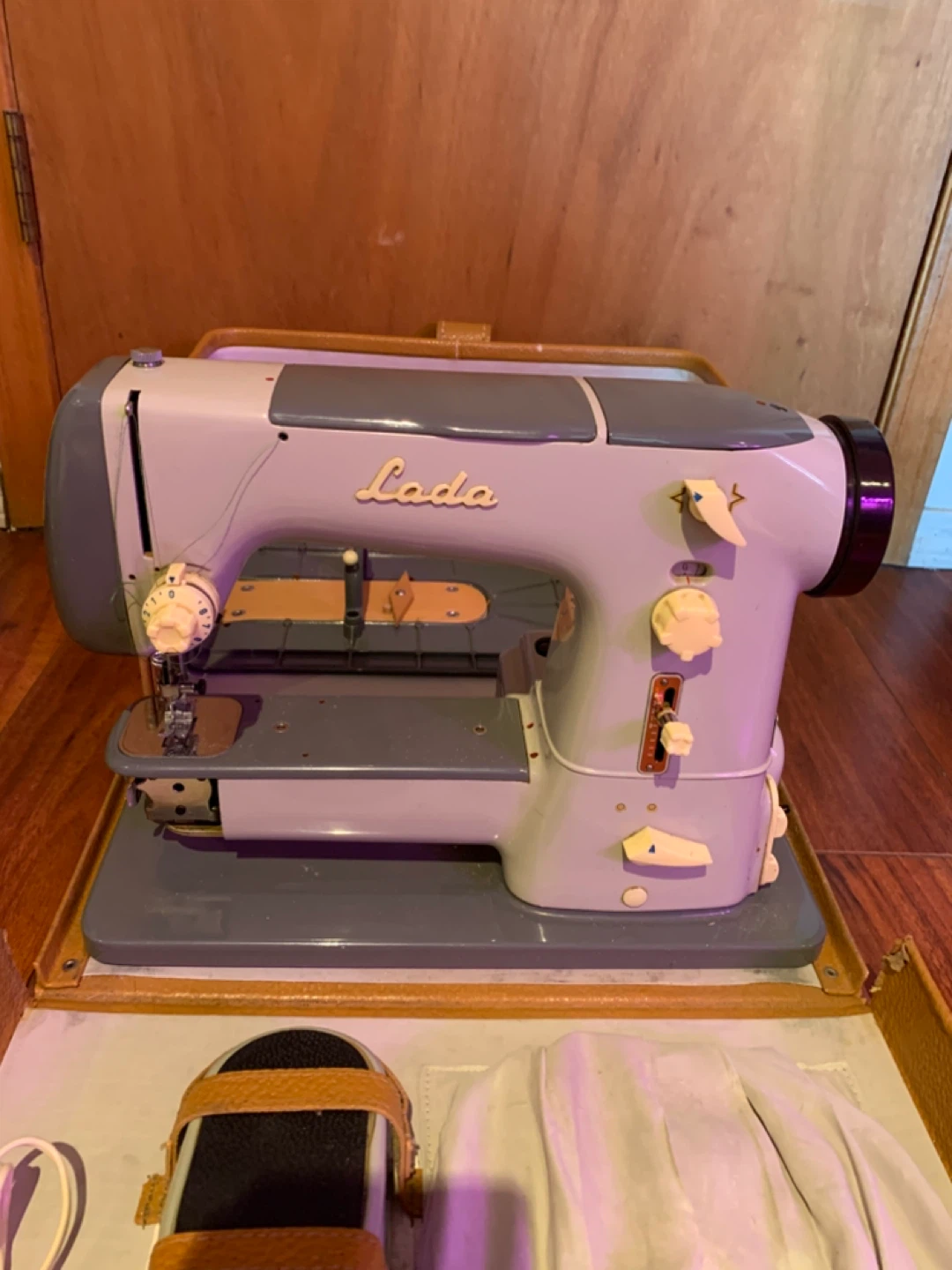Lada T132 Sewing Machine