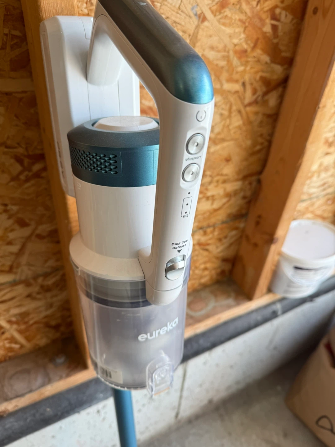 Eureka cordless vaccum cleaner - photo 2