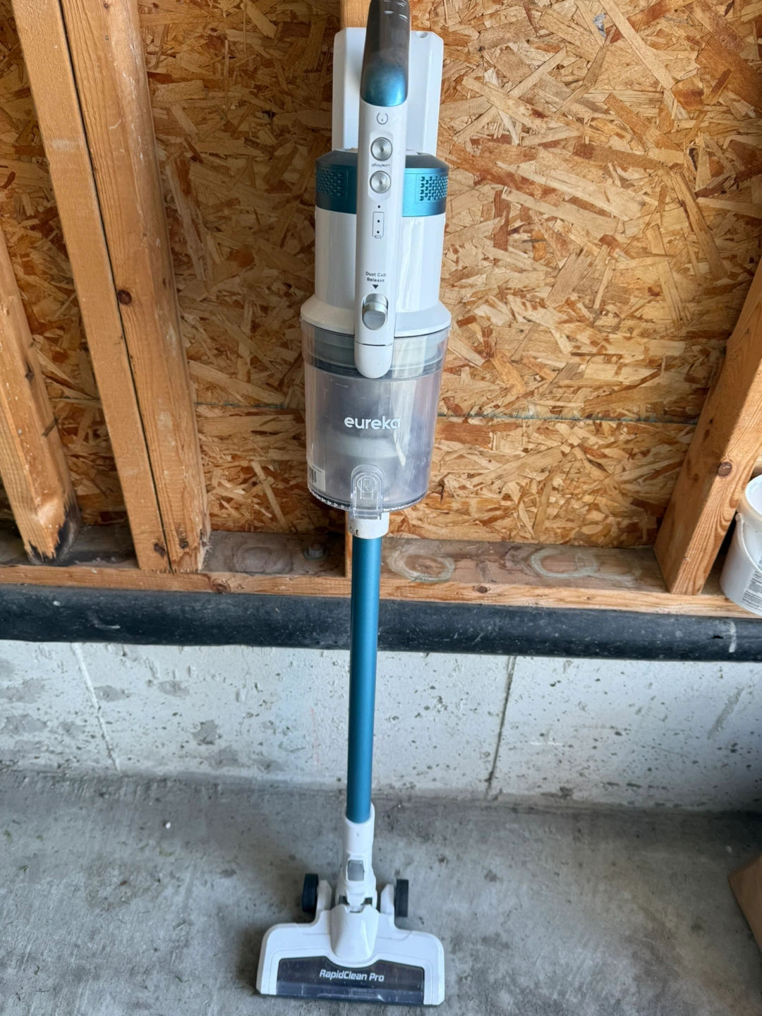 Eureka cordless vaccum cleaner