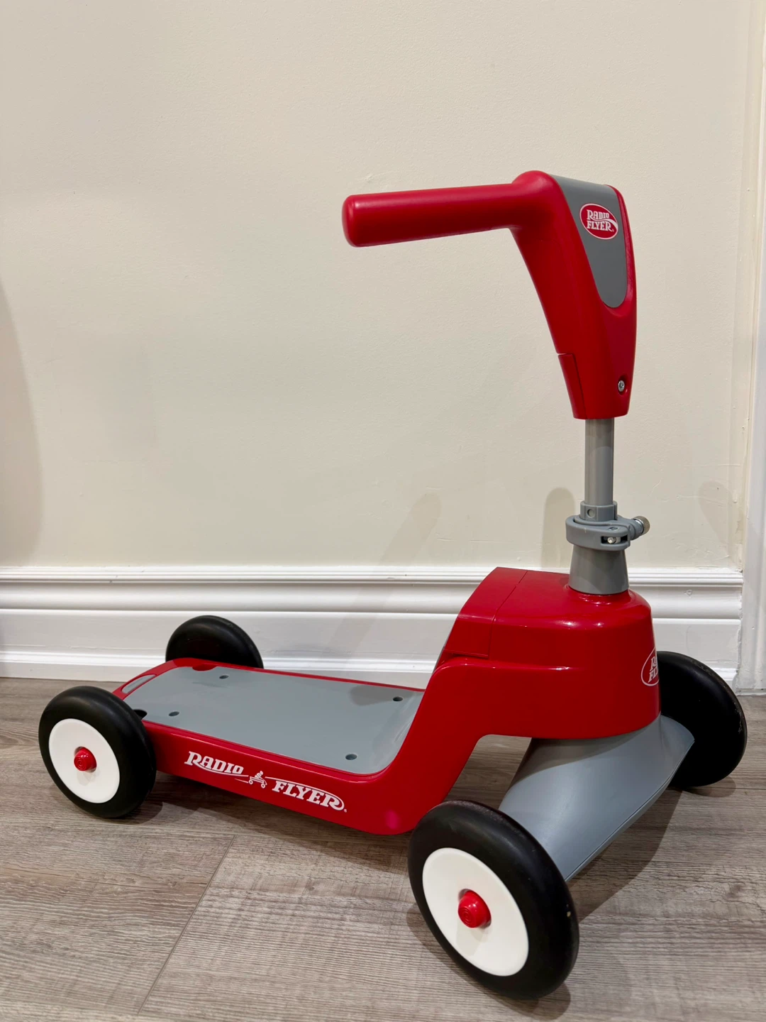 Radio Flyer 615S Scoot 2 Scooter Ride On