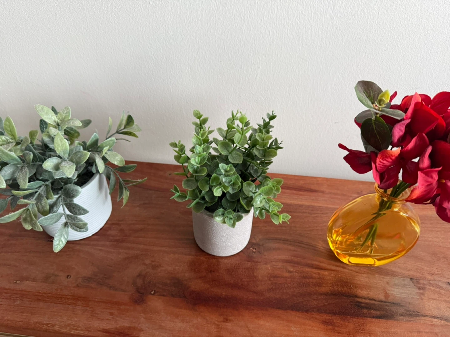 Artificial plants and flowers