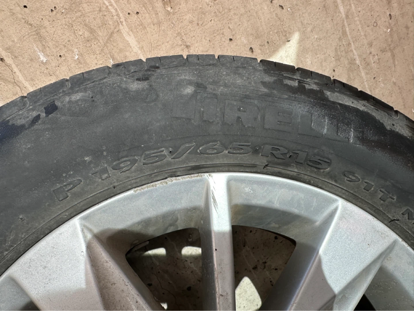 Pirelli P195/65R15 Winter Tire with VW Rim - photo 5