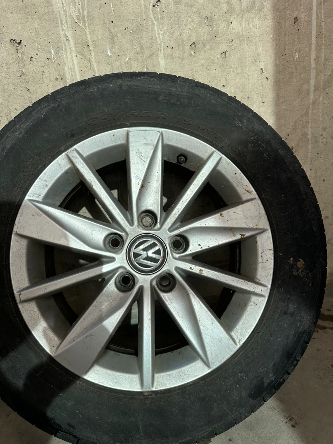 Pirelli P195/65R15 Winter Tire with VW Rim - photo 3