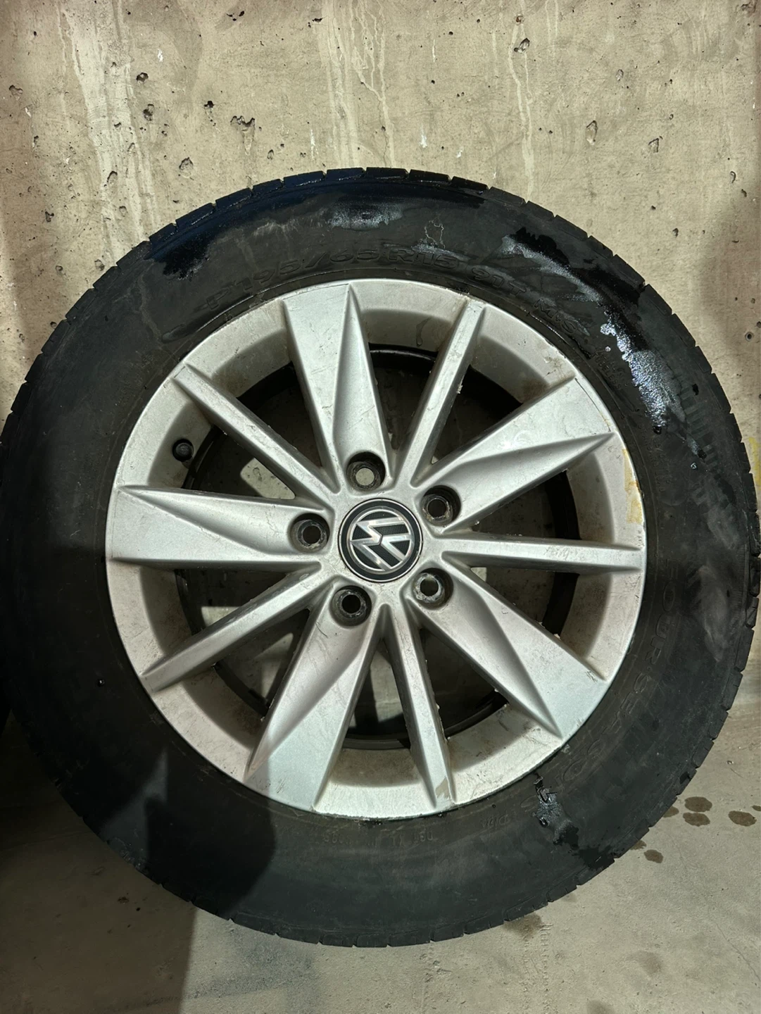Pirelli P195/65R15 Winter Tire with VW Rim - photo 4