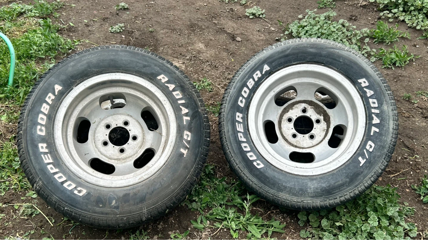 Cooper Cobra Radial G/T Tires with 15x8.5 Rims - photo 5