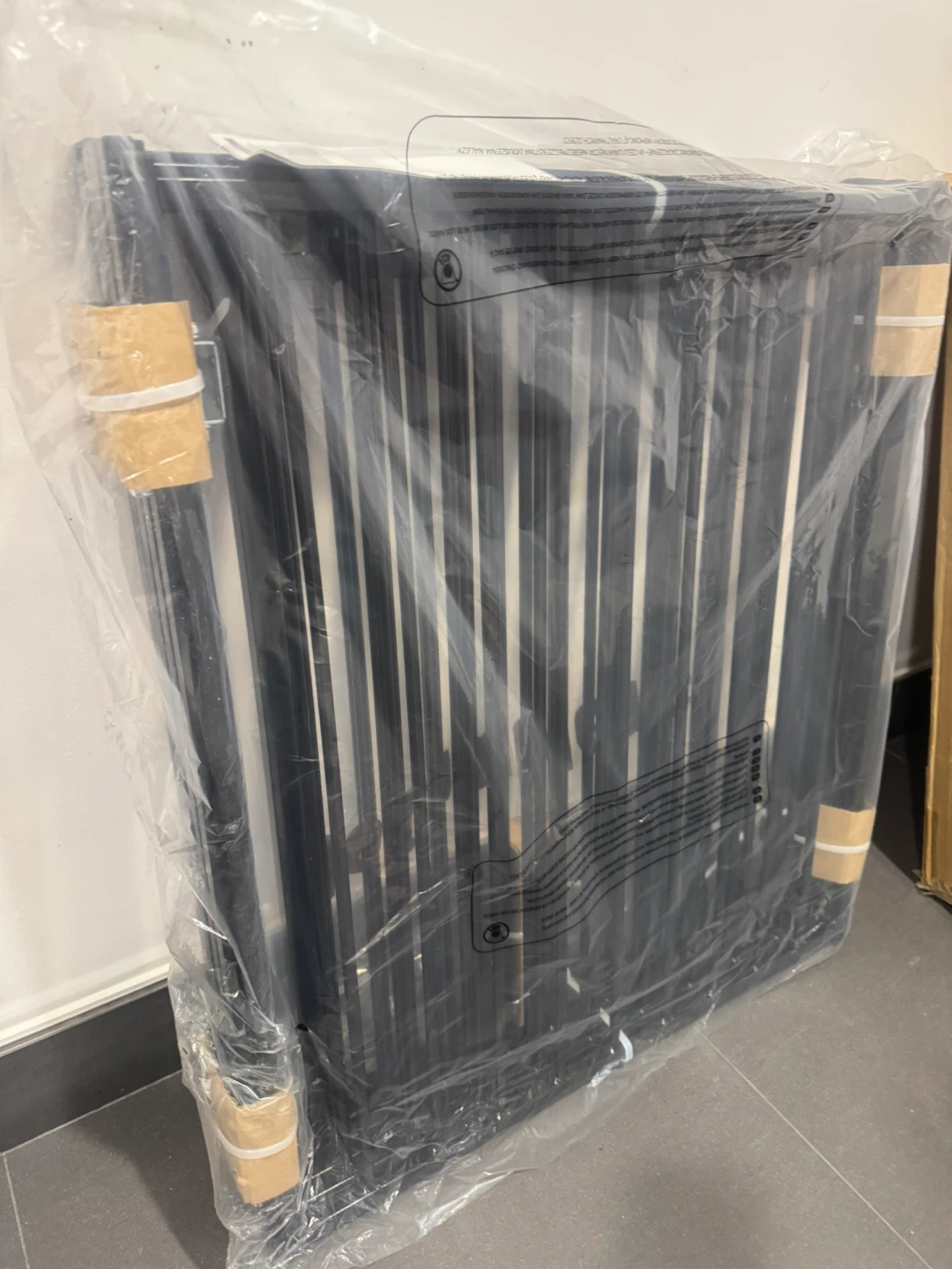 Brand New Pet Metal Crate / Gate New In Box Sealed!! Paid $214 - photo 5