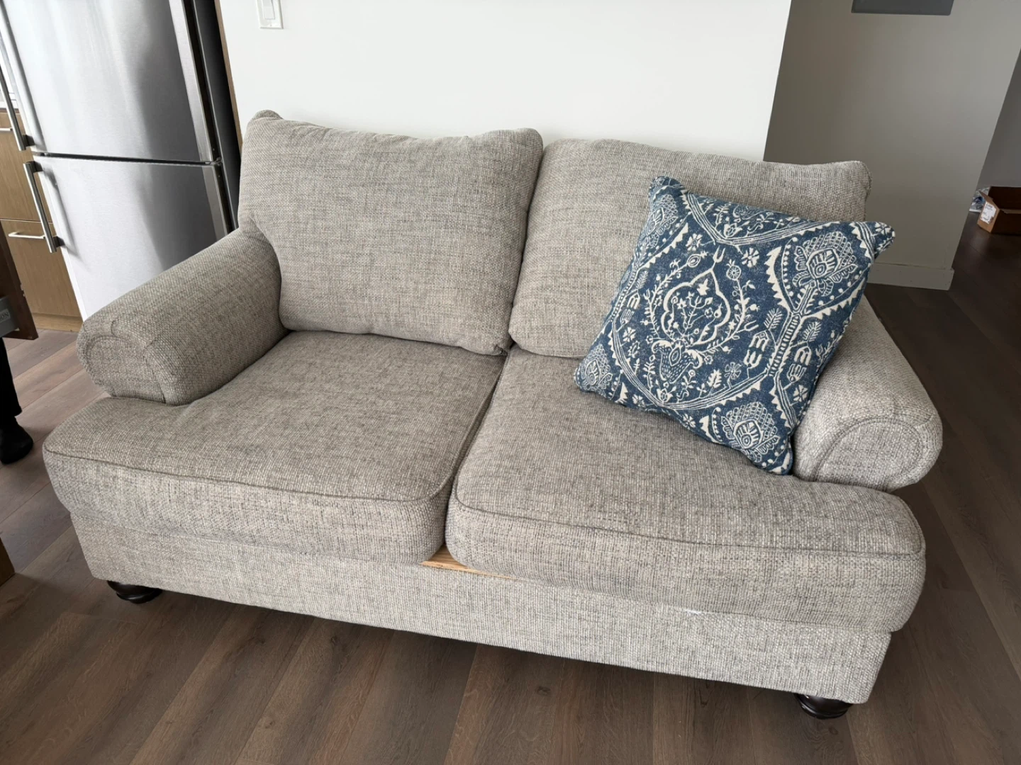 Comfy Oversized Ashley Loveseat with Decorative Pillow