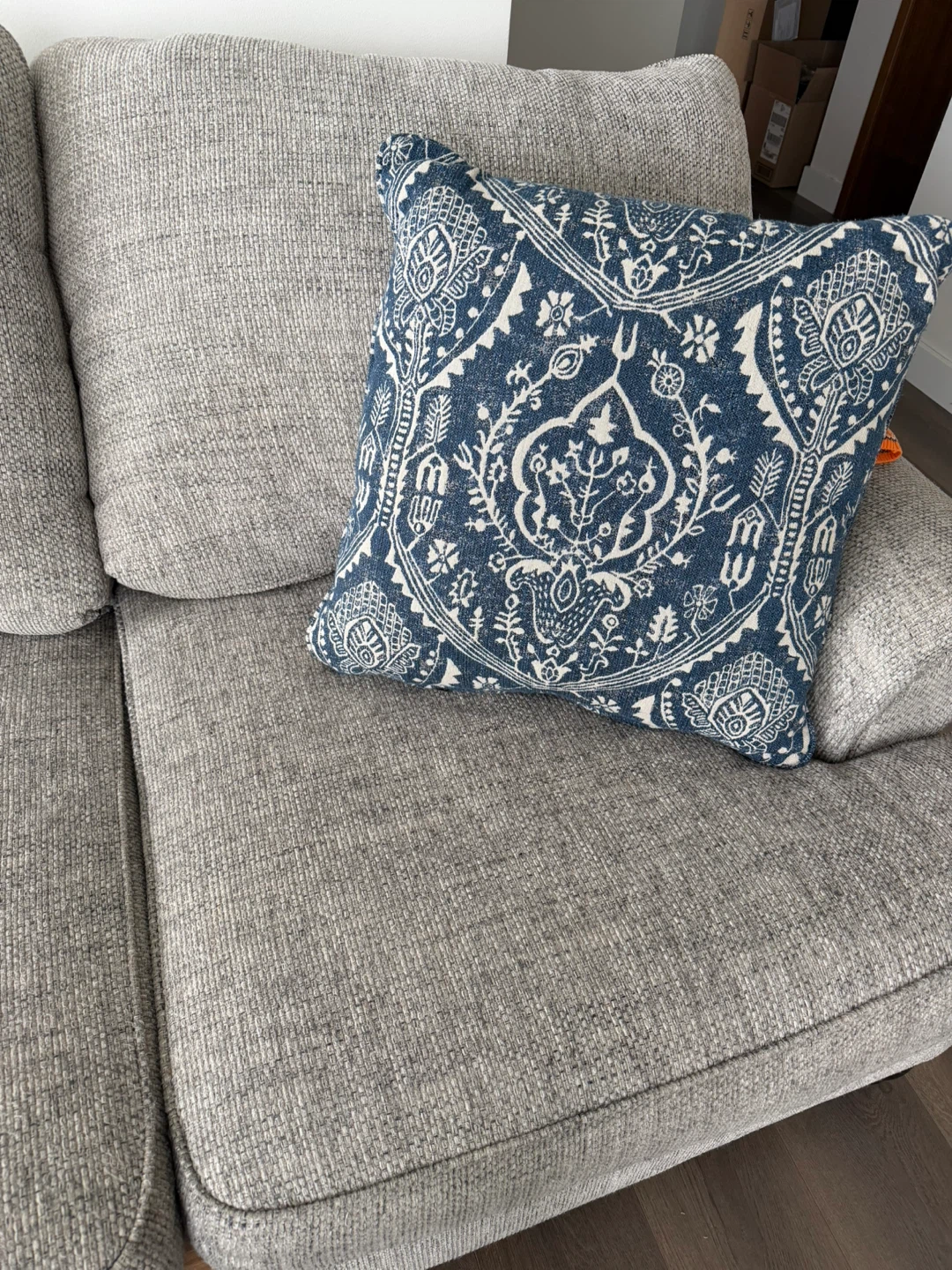Comfy Oversized Ashley Loveseat with Decorative Pillow - photo 4
