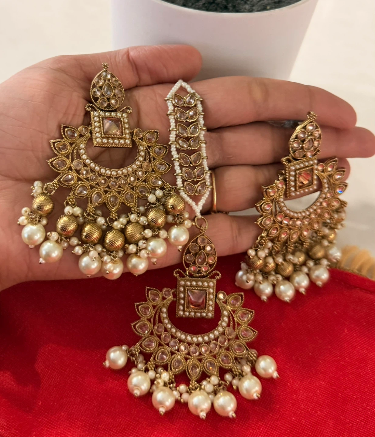 Gold Toned Indian Earrings and Tikka Set with Pearls and Stones - photo 2