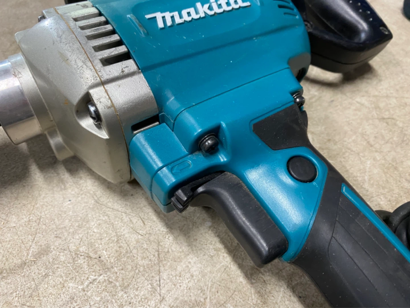 Makita 1/2” spade handle concrete/mixer drill - photo 3