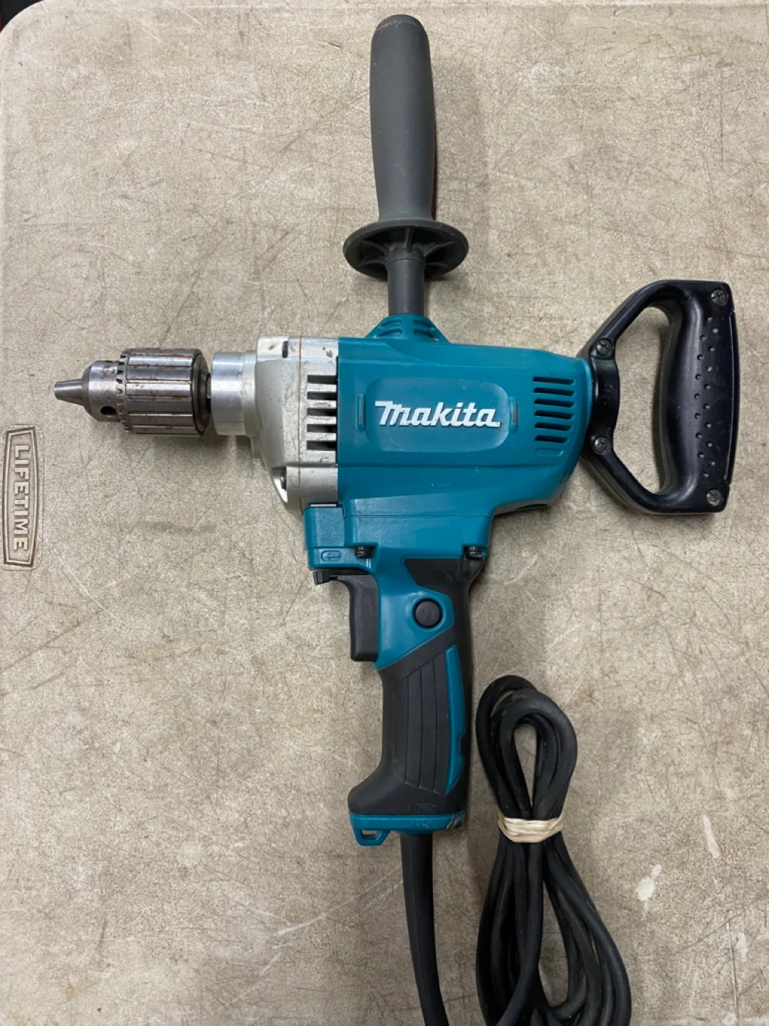 Makita 1/2” spade handle concrete/mixer drill