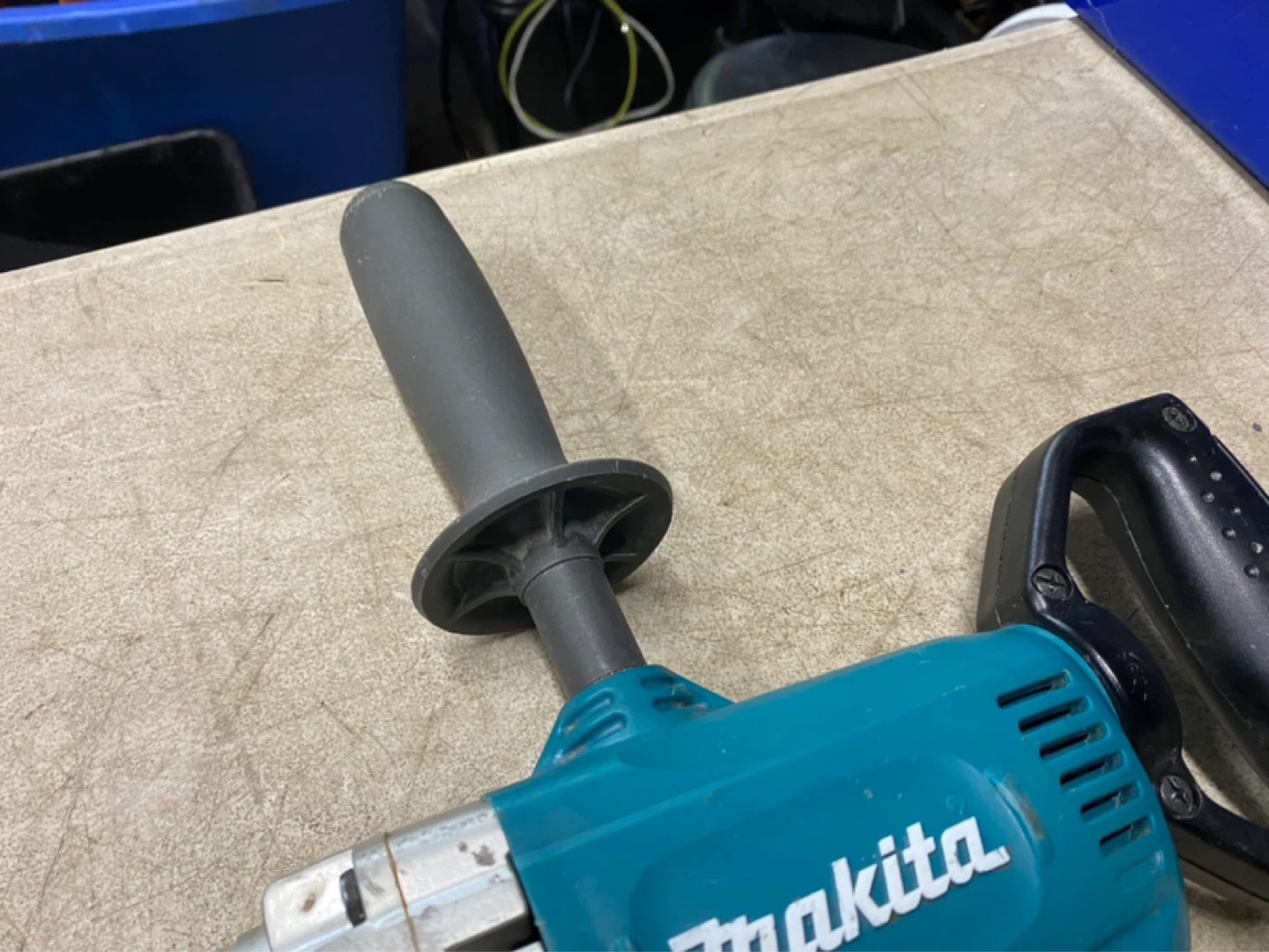 Makita 1/2” spade handle concrete/mixer drill - photo 4