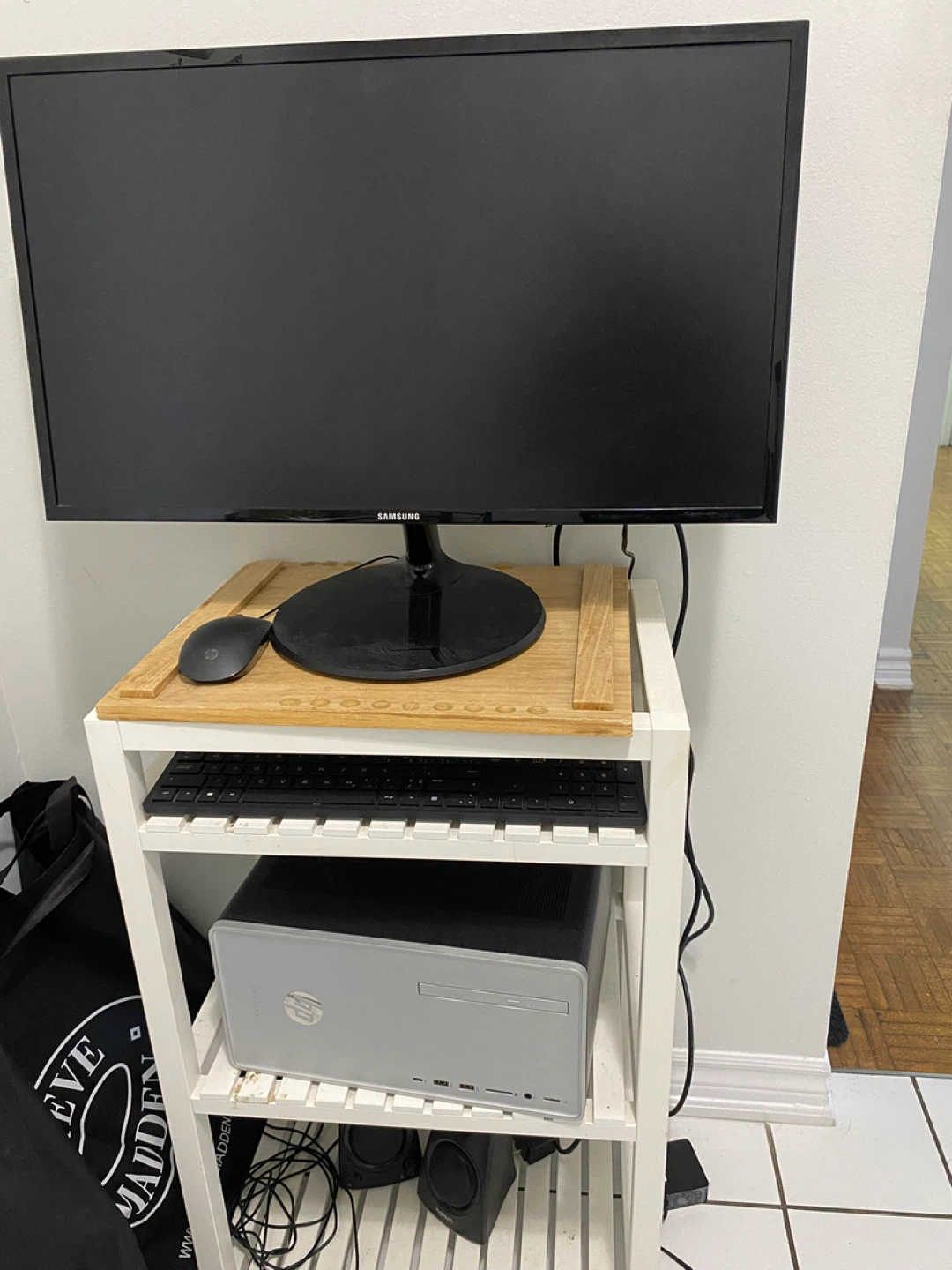 Samsung Monitor, HP Desktop Computer & Keyboard