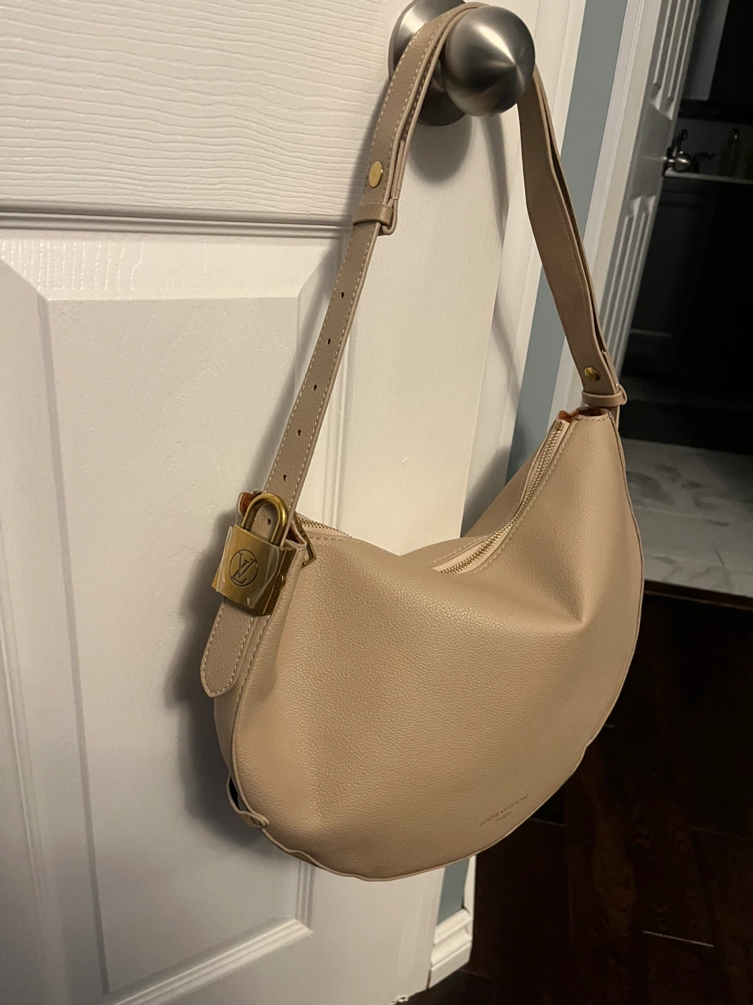 Louis Vuitton Beige Leather Hobo Bag - photo 2