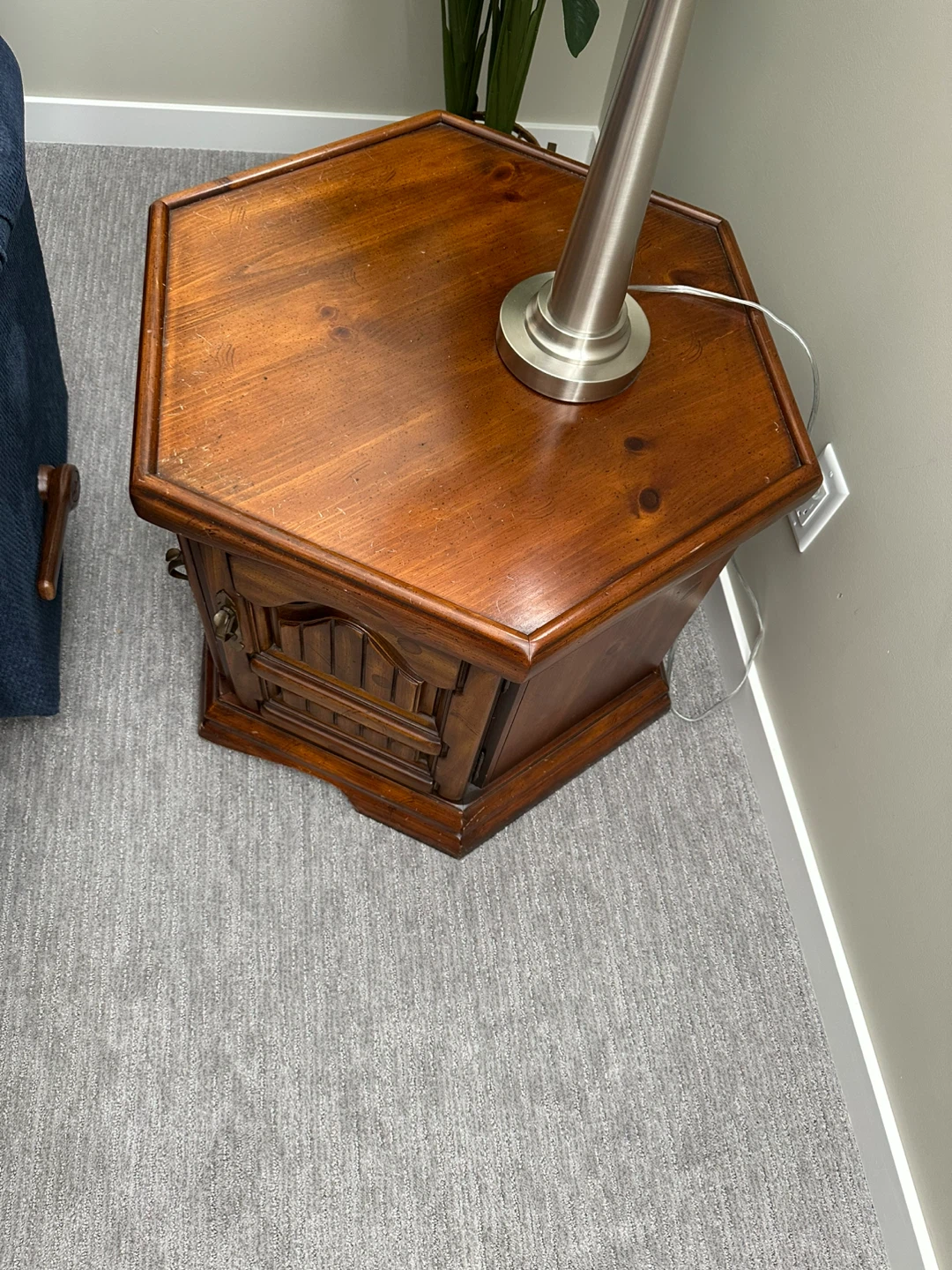 *Moving Sale* Set of 2 Solid wood Side tables - photo 3