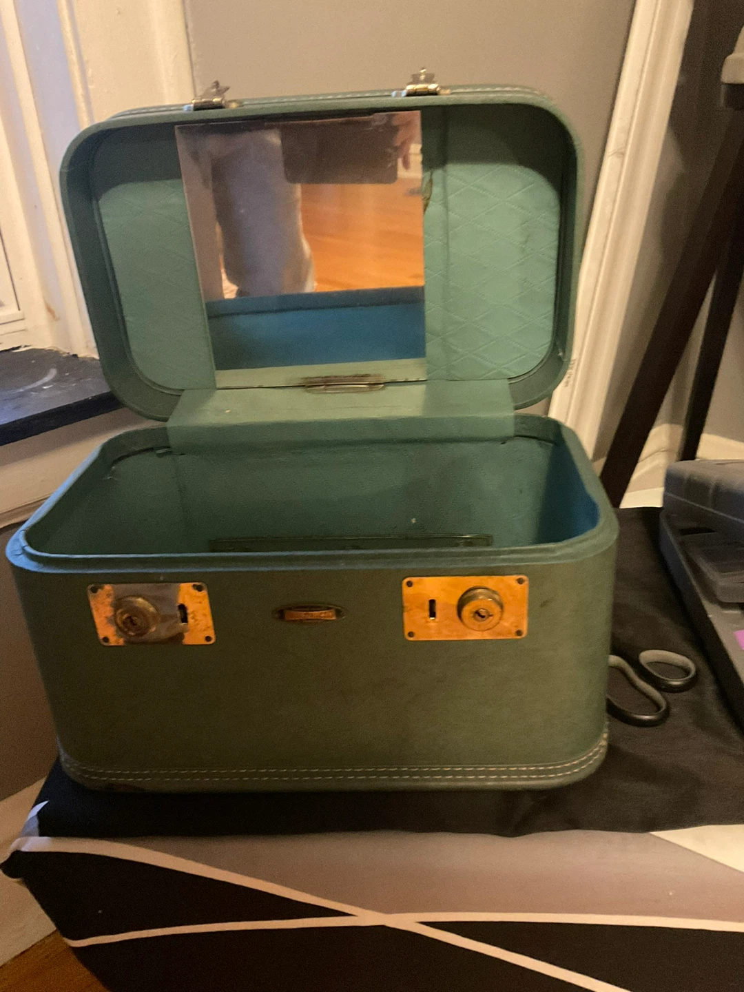 Vintage "Union Made" Luggage Co. Train Case Vanity Bag - photo 2