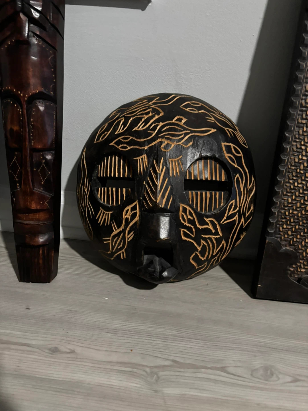 Oval Wall Mirror with Carved Wood Frame - photo 3