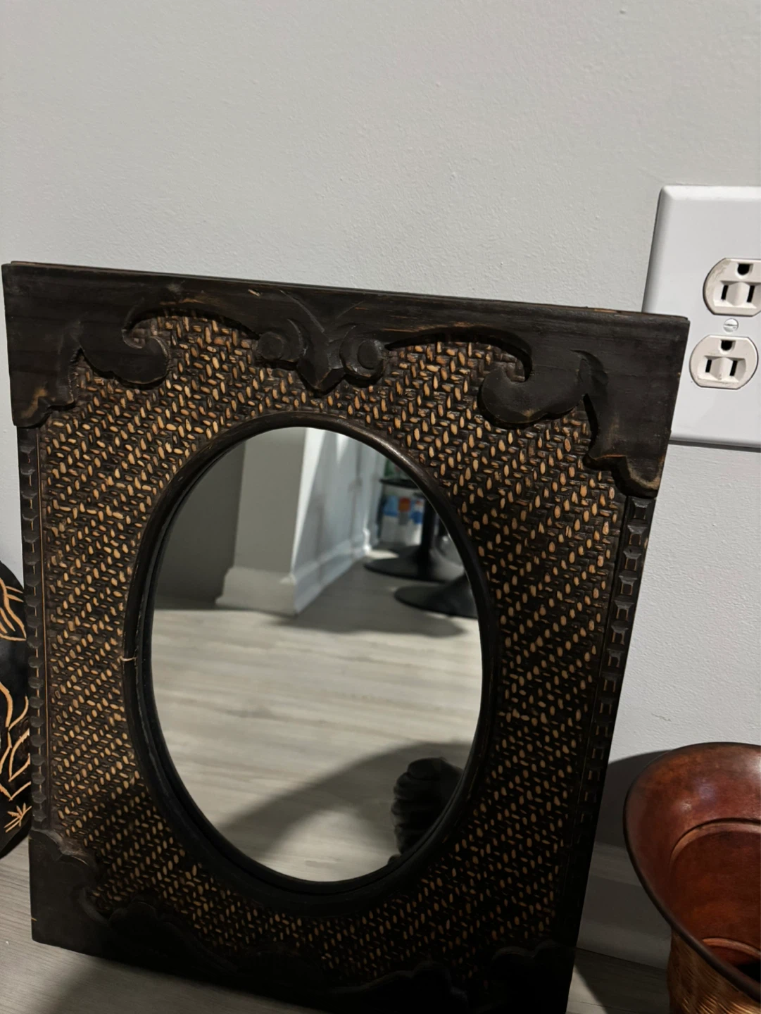 Oval Wall Mirror with Carved Wood Frame - photo 4