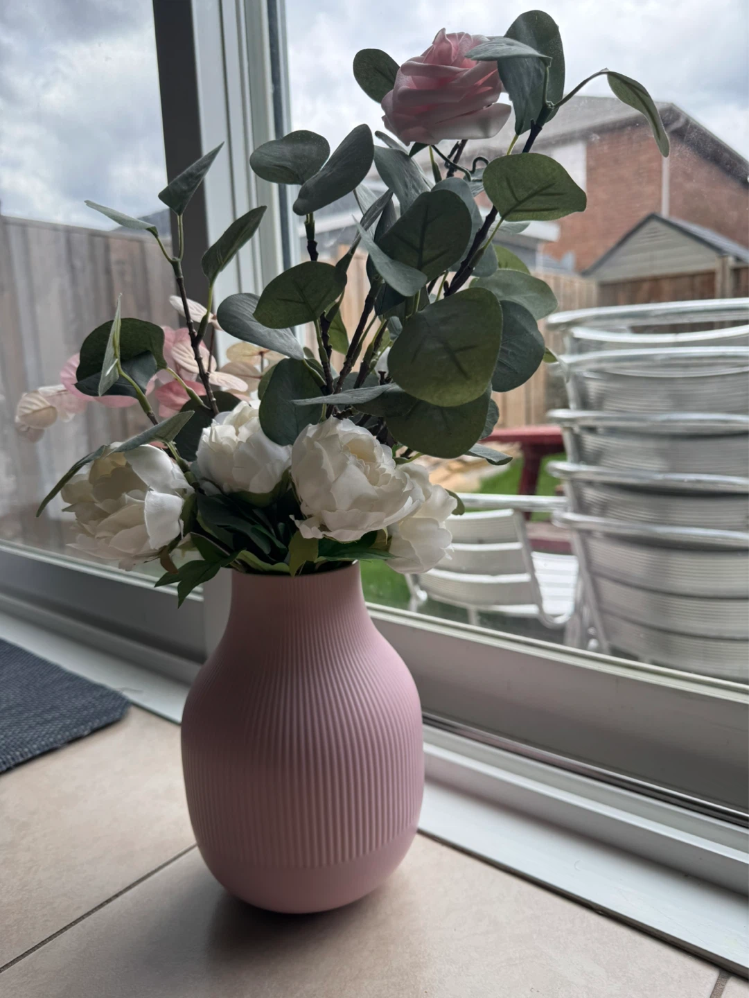 Pink ribbed vase with artificial flowers (Flower Pot)