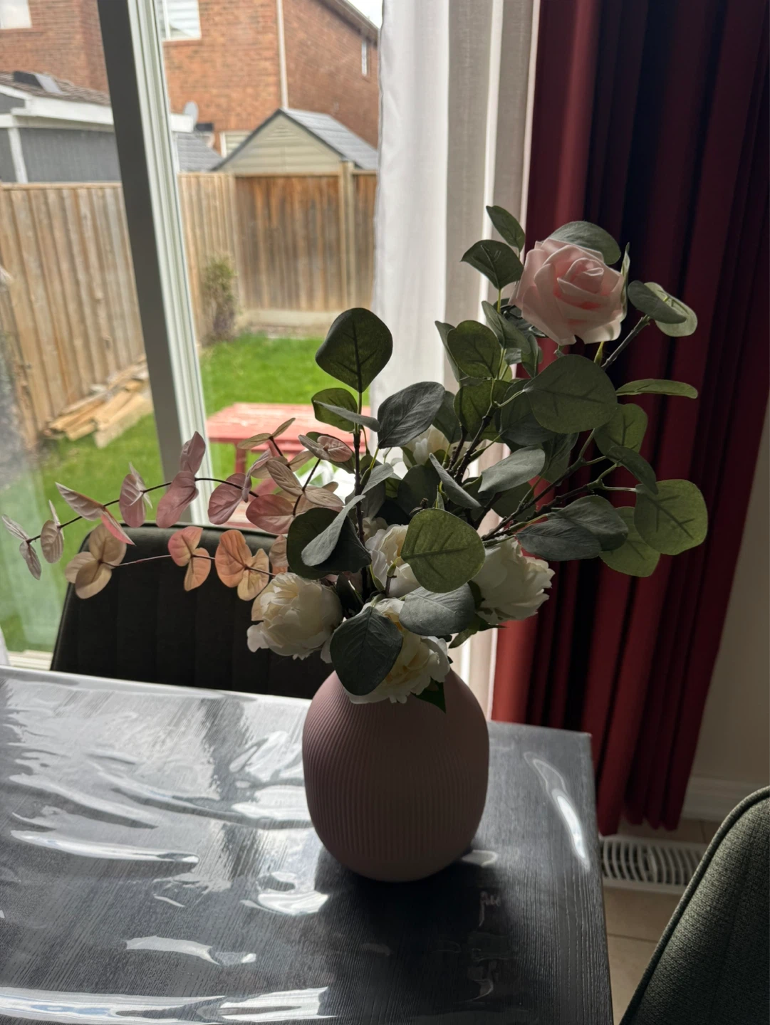 Pink ribbed vase with artificial flowers (Flower Pot) - photo 4