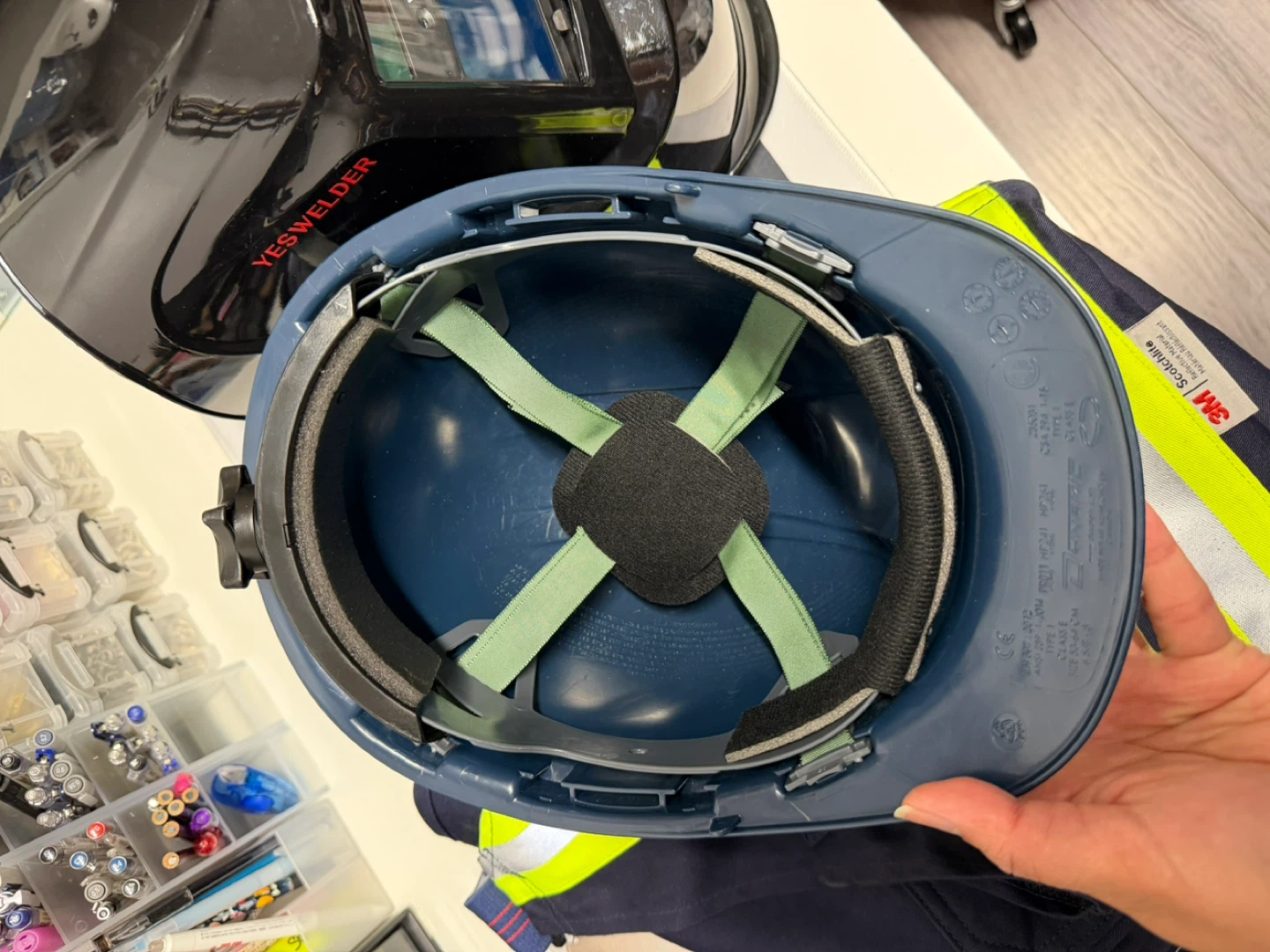 (FREE) High Visibility Overalls, Hard Hat & Welding Helmet - photo 2