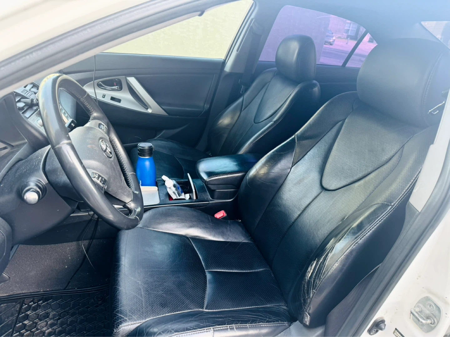 White Toyota Camry SE 2009 - photo 4