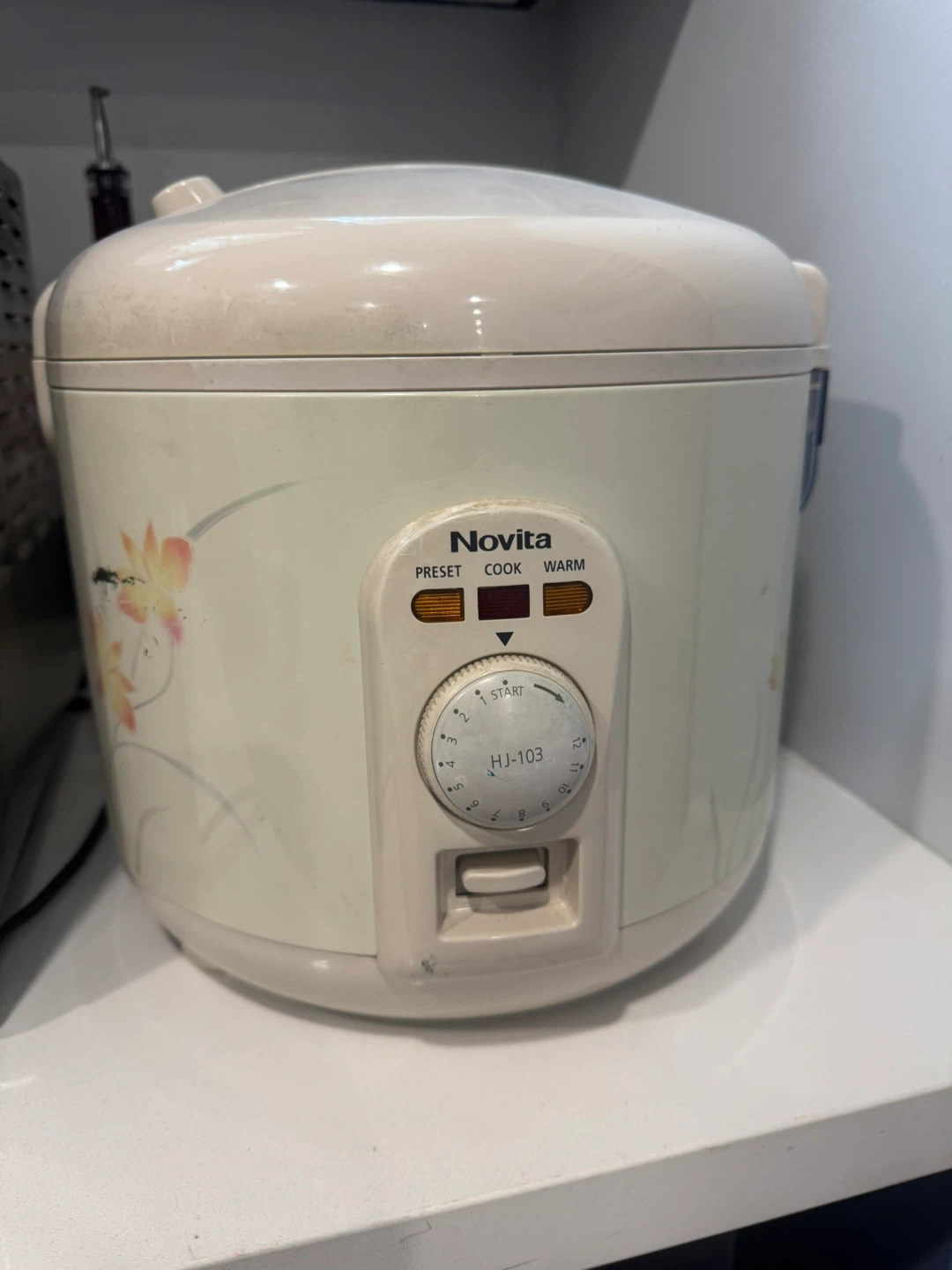 Novita HJ-103 Rice Cooker
